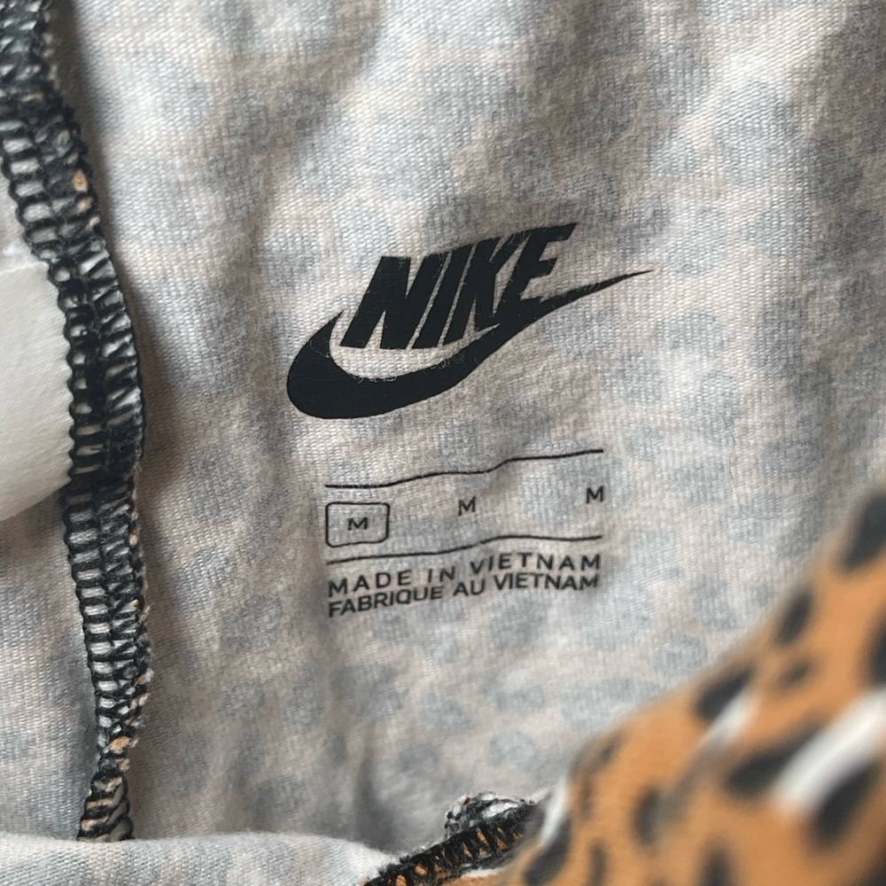 Nike Women’s Cheetah Animal Print  Comfort Soft Leggings size Medium - Picture 7 of 10
